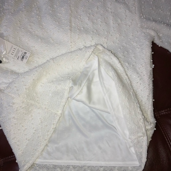 Elle Modern White Textured Tee. Interior Lined with Sequins. NWT. Large - Picture 6 of 6